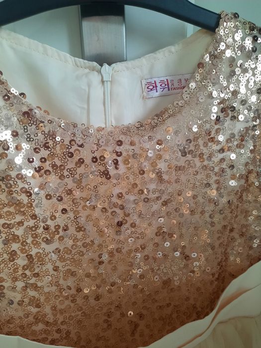 Sukienka dla dziewczynki r. 134/140