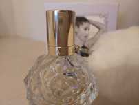 Pusty flakon i kartonik po perfumach Ari by Ariana Grande