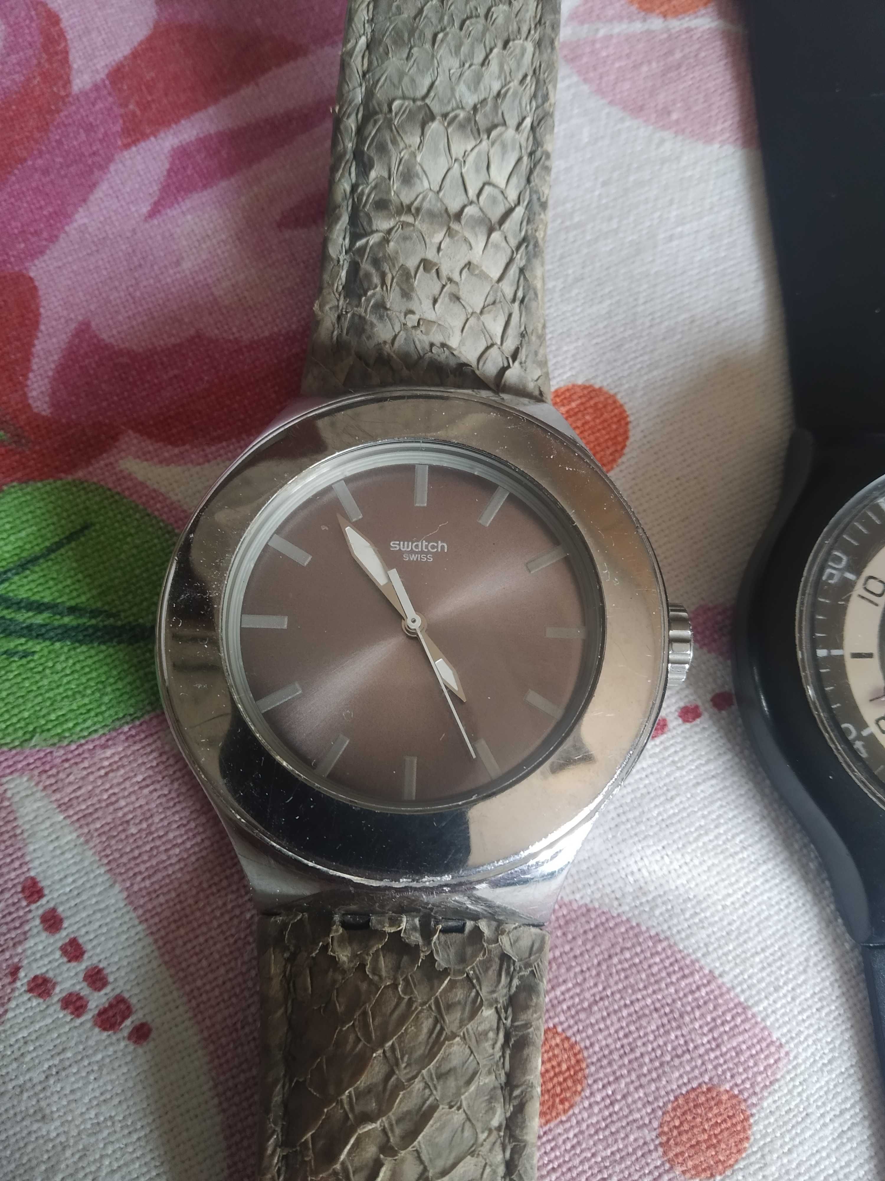 **3 relógios swatch senhora, oferta de bijuteria e cinto**