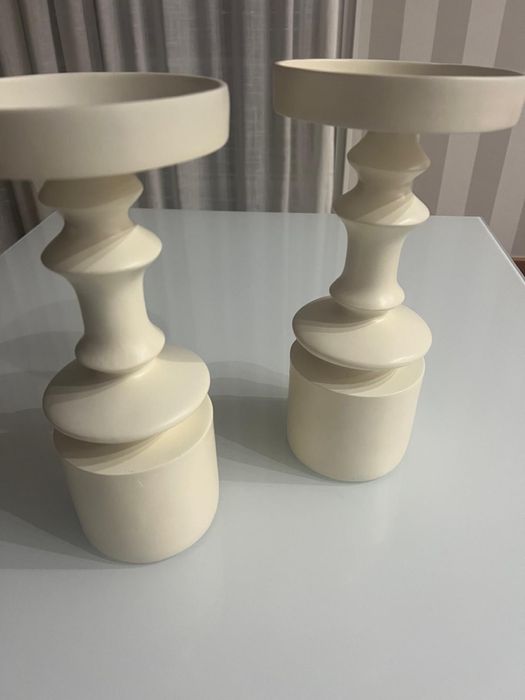 Veleiros grandes em madeira clara