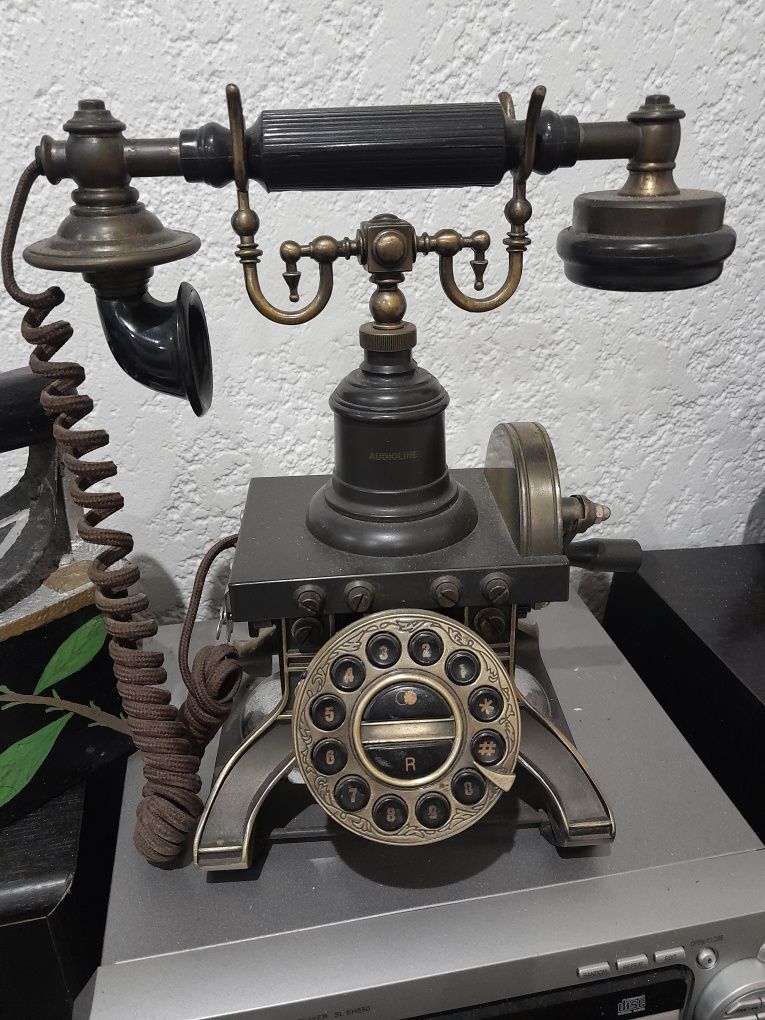 Telefone muito antigo