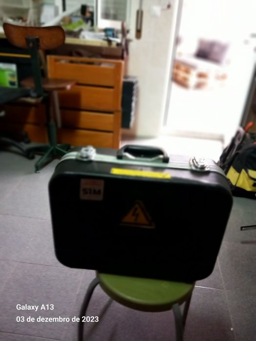 Mala preta plástico duro