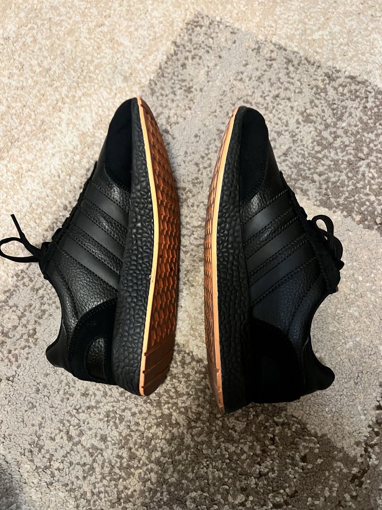 Buty unisex Adidas Iniki 40 - 25 cm