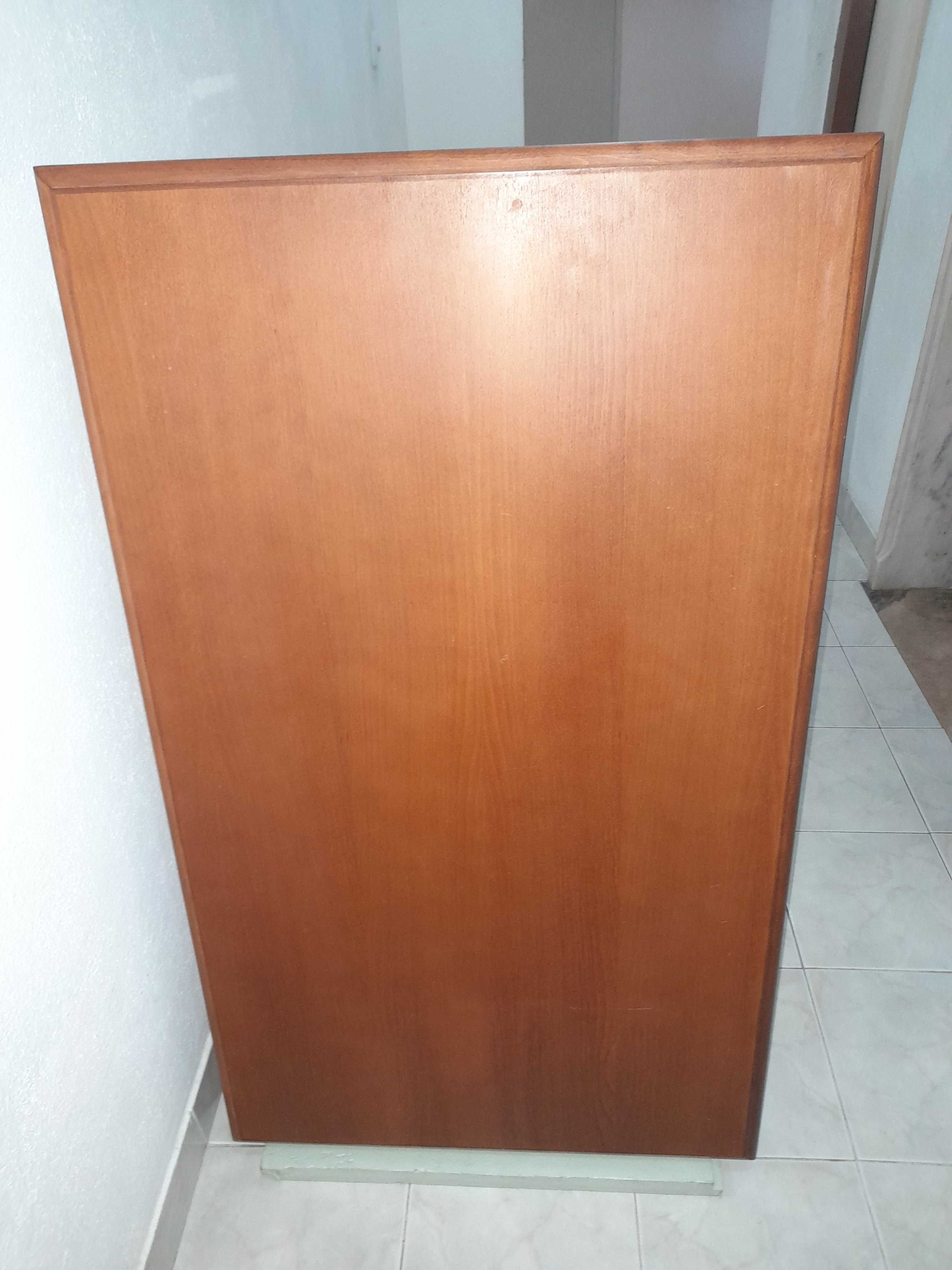 Mesa de cozinha,ou salamadeira maciça, com duas gavetas, ler descrição