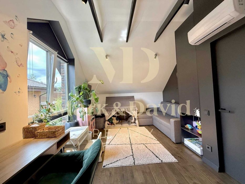 Унікальний будинок з бункером у Віта-Поштова