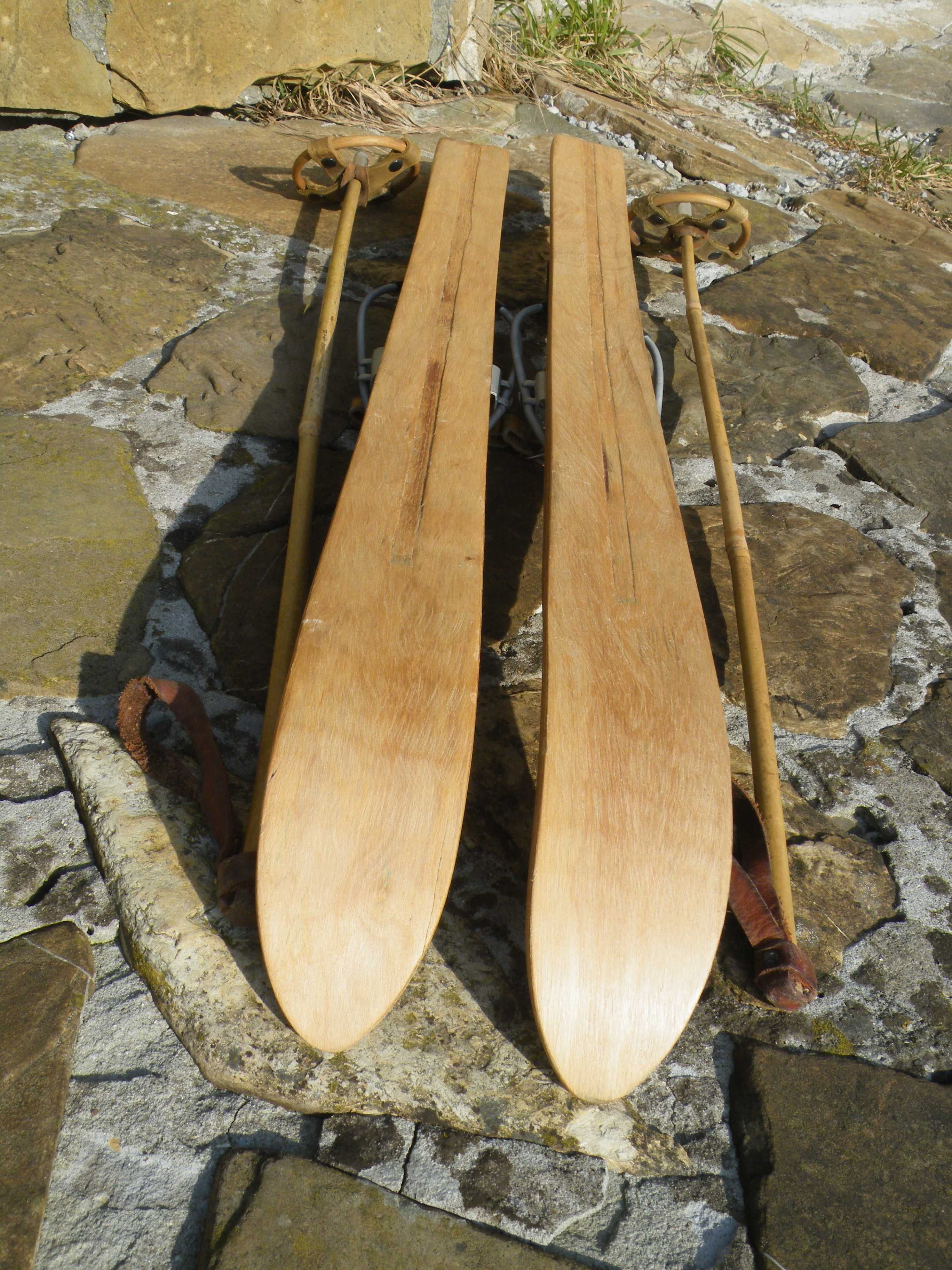 Stare drewniane narty dziecięce 90 cm + kijki