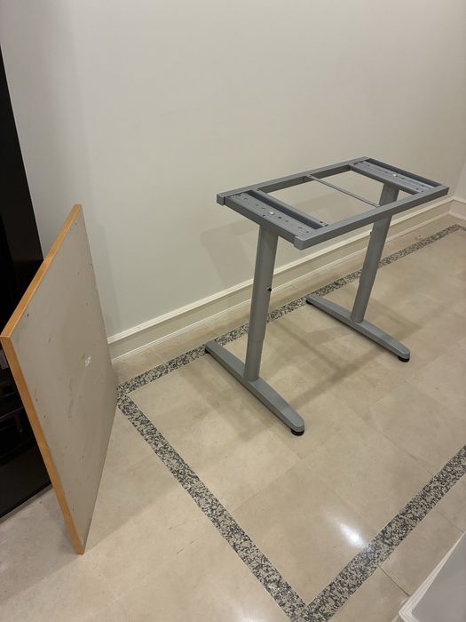 Secretaria de Madeira ajustavel IKEA - 80cm x 60cm