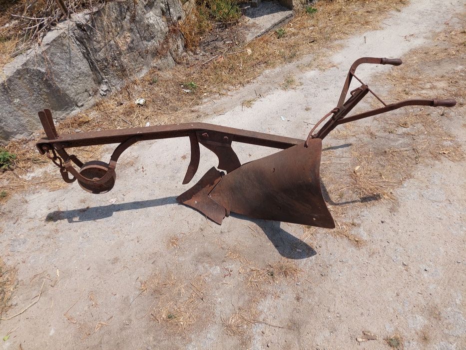 Arado de lavrar antigo