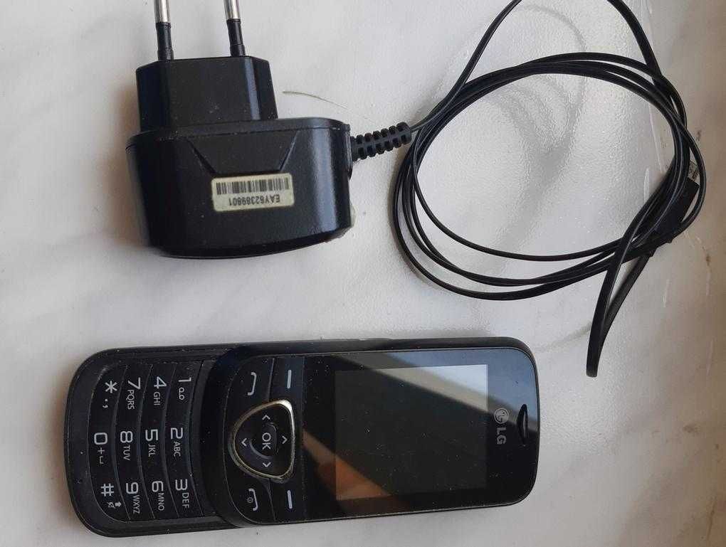 Telefon rozsuwany LG A200 z ładowarką microUSB