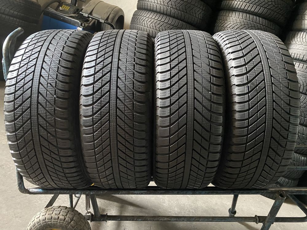 Шини 235/55/17 - 4шт Goodyear Vector4Seasons SUV