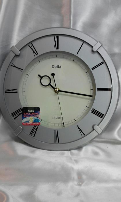 Часы настенные "Delta"