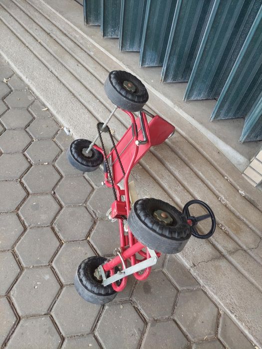 Carro a Pedais de Criança