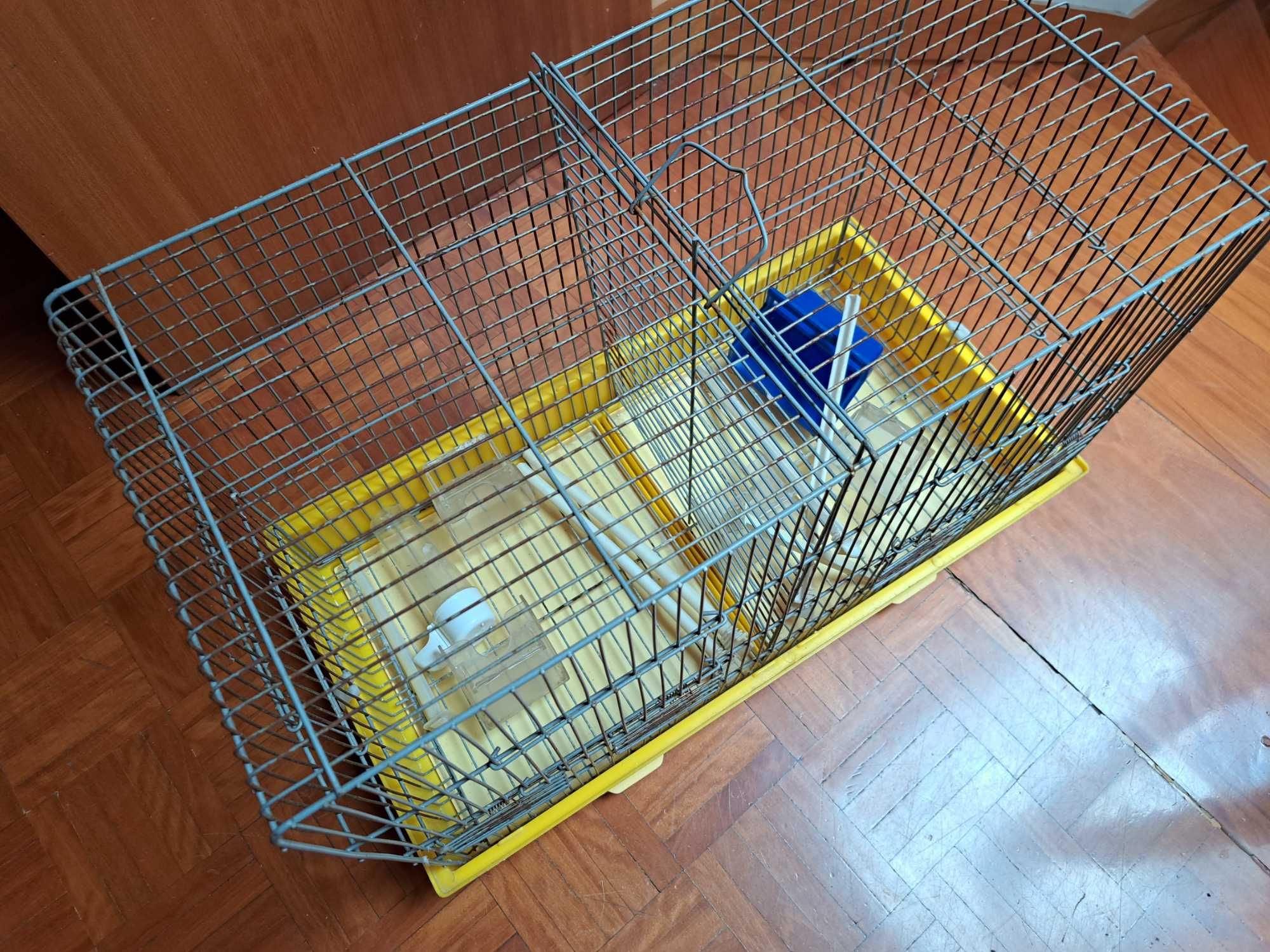 Viveiros para aves em bom estado