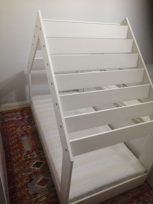 Łóżeczko domek Smartwood + materac 140×70 – jak nowe, biały