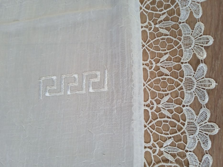 Firana z kreszu z gipiurą