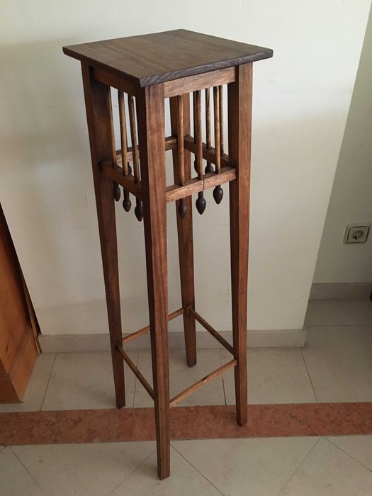 Floreira de pé alto