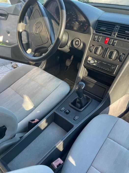 Mercedes C220D (W202) de 1994 - Bom estado geral