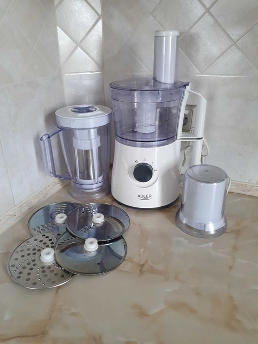 Robot kuchenny wielofunkcyjny, w pełni sprawmy i kompletny