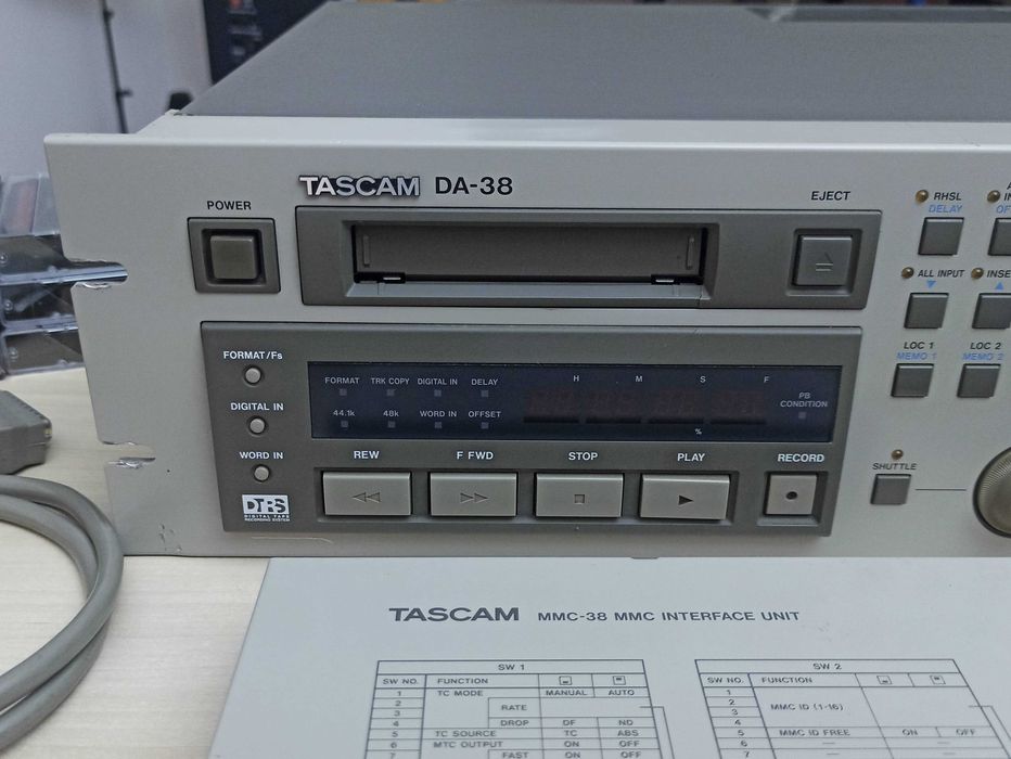 Gravador TASCAM DA-38 com extras