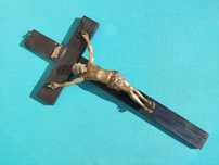 Crucifixo António Lopes Teixeira - escola primária (estado novo)