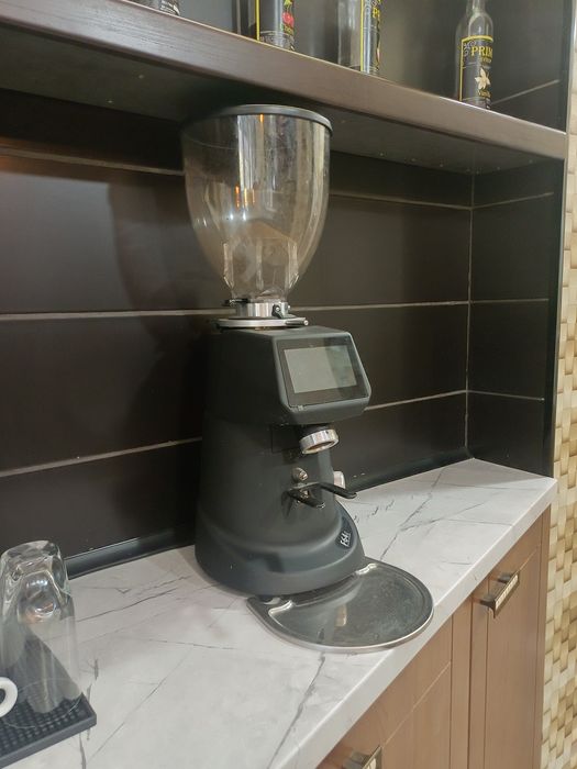 Кофемолка для кофейни.