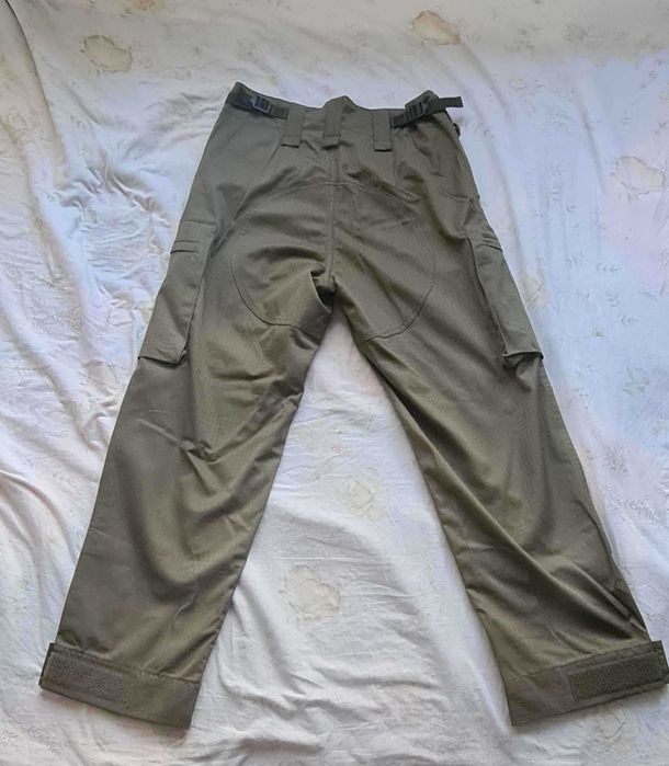 Kompletny mundur OPW (bluza, spodnie, czapka, beret) – stan idealny