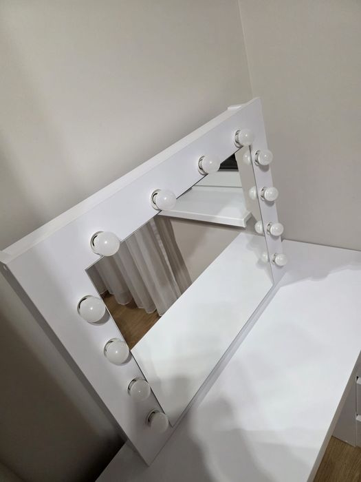 Toaletka  z lustrem Glamour LED  Stan IDEALNY