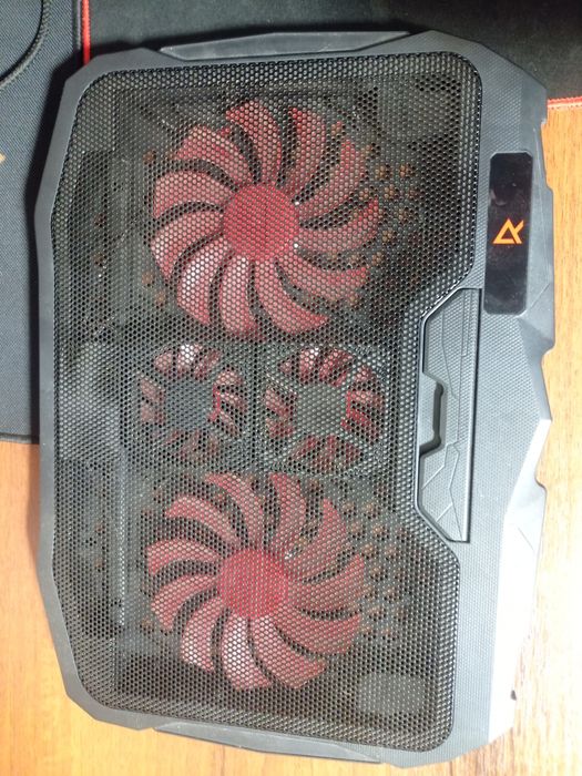 Подставка для ноутбука работает отлично