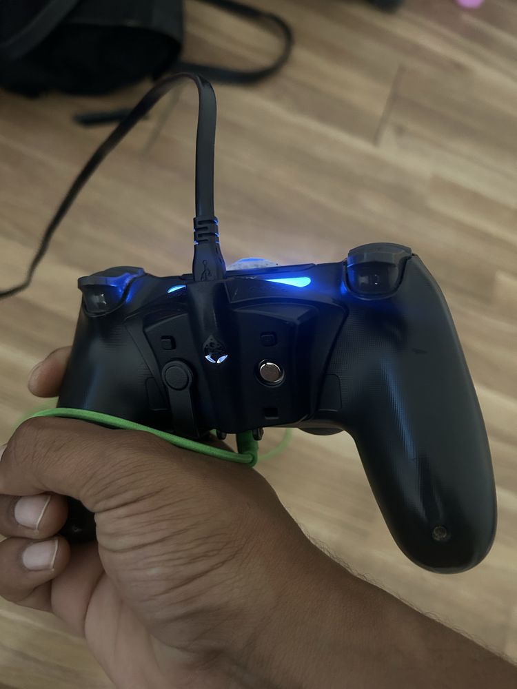 Vendo PS4 Pro 1TB + monitor crown japan 22p + strick pack fps