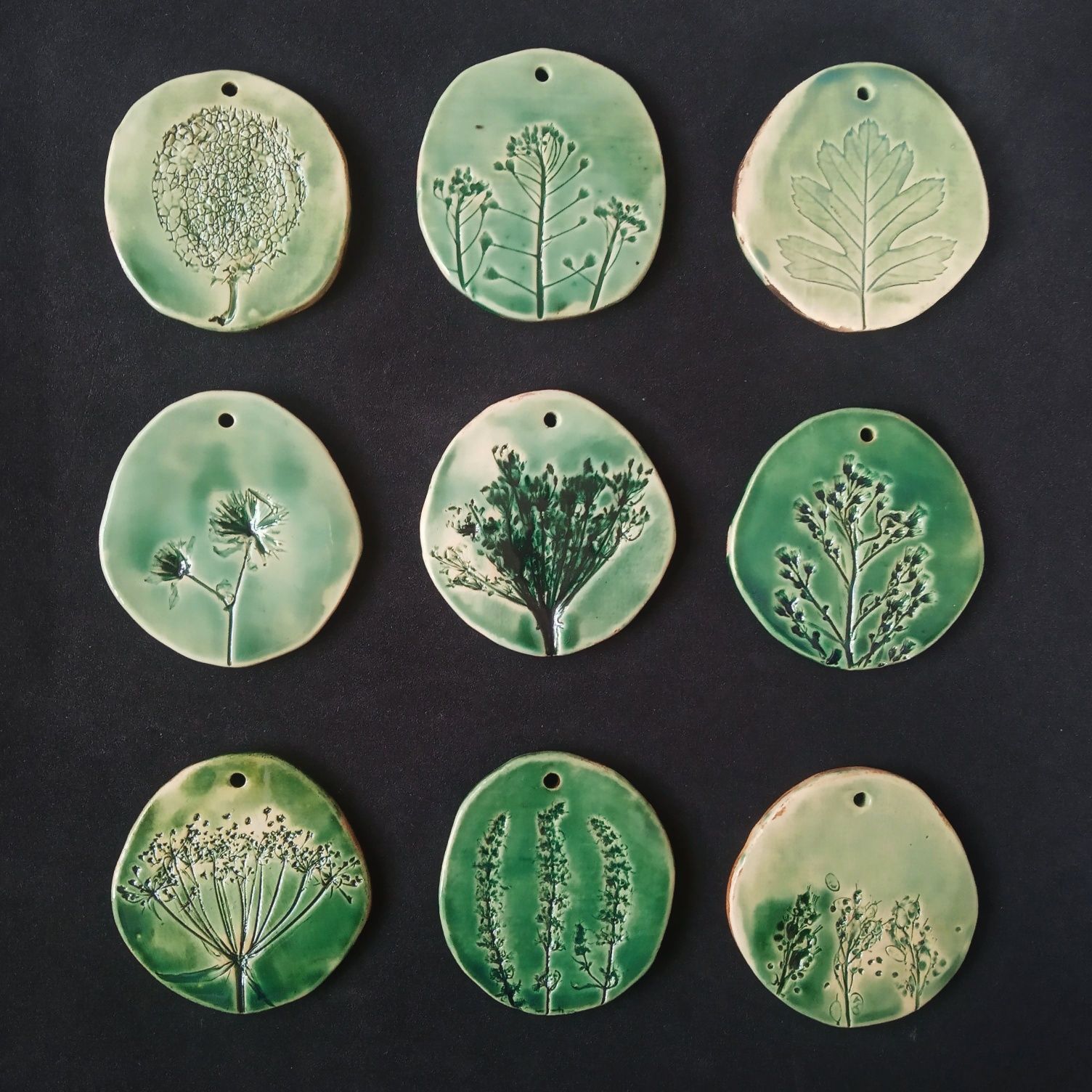 Керамічні кулони з рослинами