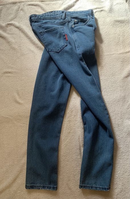Джинси синього кольору