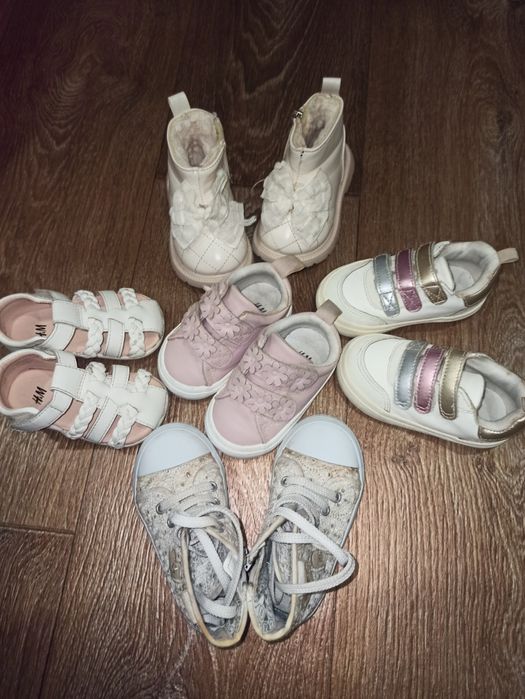 Дитяче взуття для дівчинки