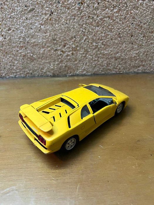 Carro de Coleção Lamborghini Diablo Amarelo Bburago