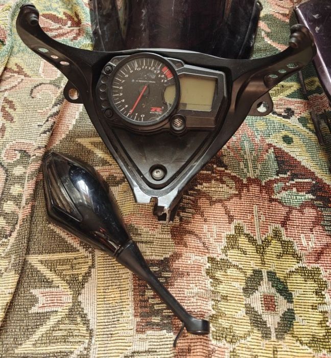 Кріплення дзеркал та дзеркало Suzuki gsx -r 1000 k5 k6 та інше