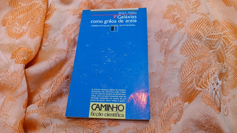 Galáxias como grãos de areias_Brian Aldiss