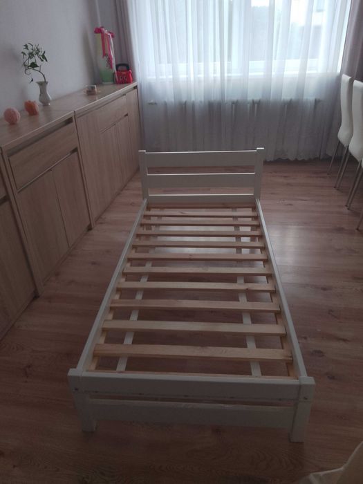 Sprzedam białe dla dziecka łóżko