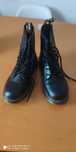 Botas pretas usadas uma vez