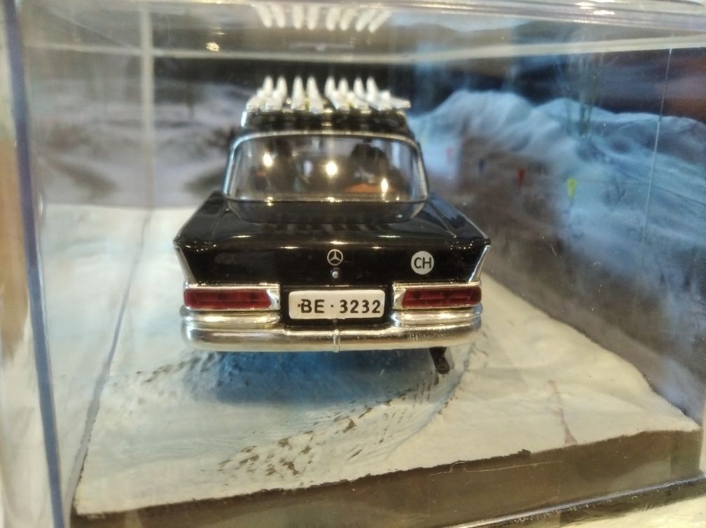 1:43 Mercedes Benz 220S 007 James Bond model