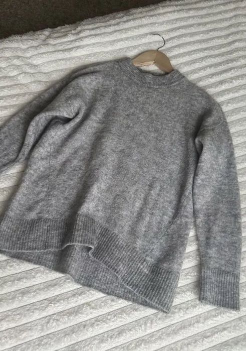 Сірий кашеміровий светр H&M, + світшот в вареному стилі Bershka