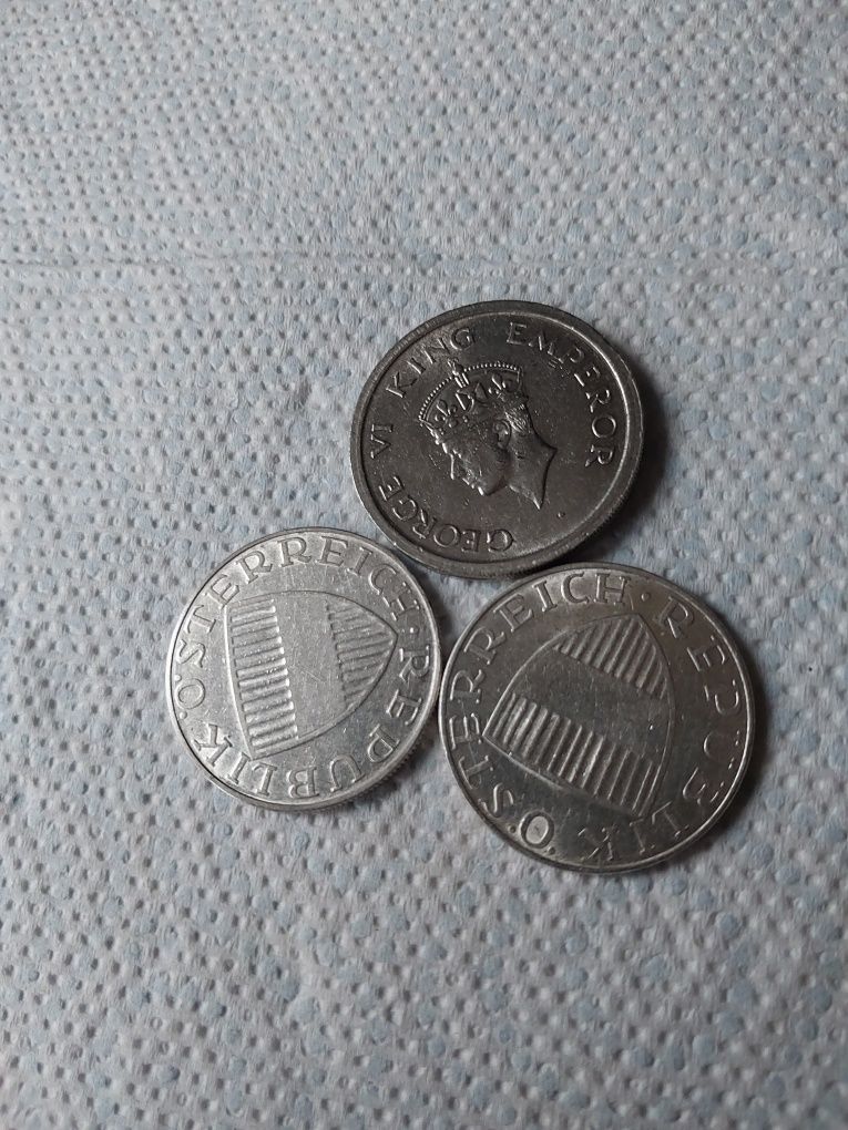 Trzy stare monety kolekcjonerskie