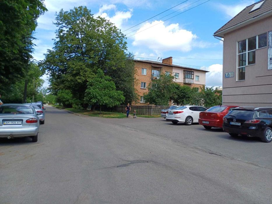 360м2 три поверхи по 80м2+підвал