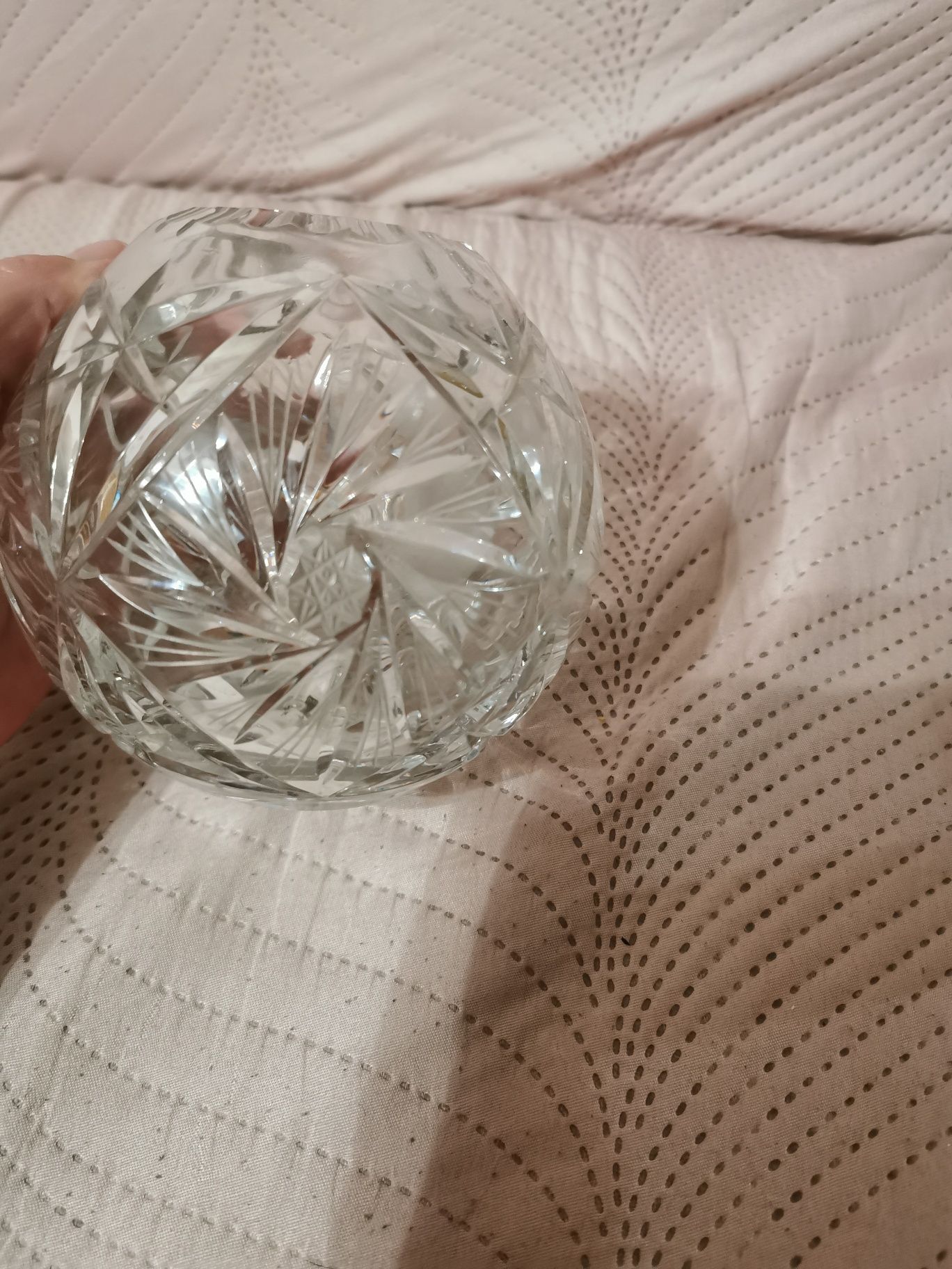 Kryszlatowy wazon kula okrągły z kolekcji Młynek pamiątki PRL
