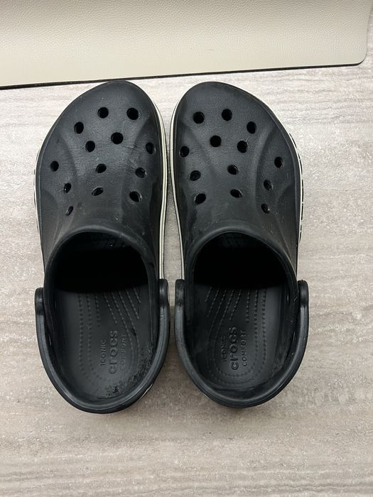 Crocs жіночі чорного кольору
