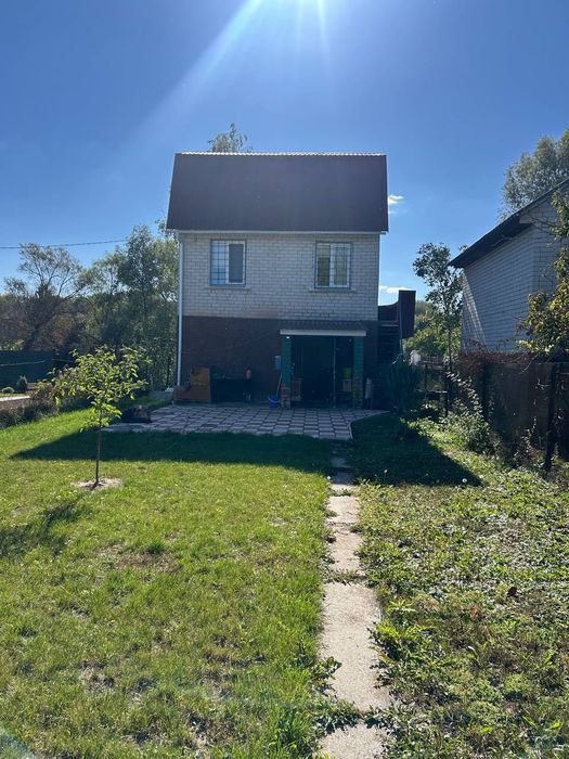 Сучасний гарний садовий будинок біля озера YV