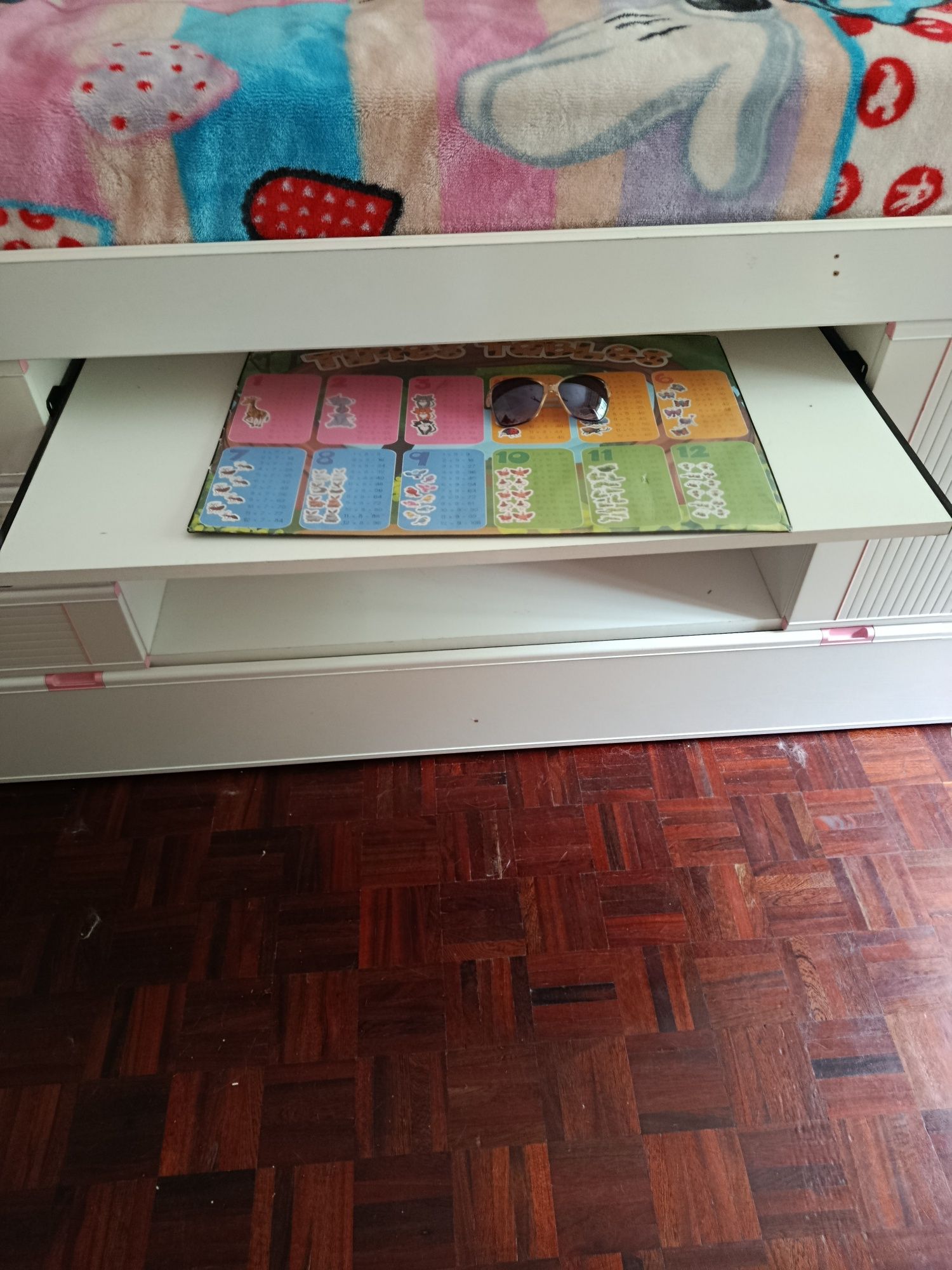 Cama de solteiro sem colchão