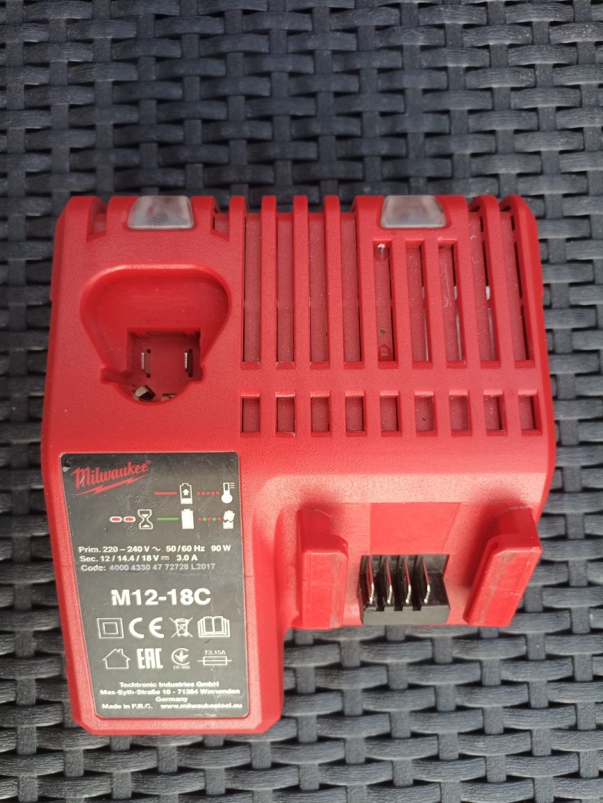 Ładowarka Milwaukee M12-18c