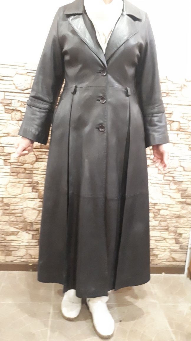 Продам женский кожаный плащ