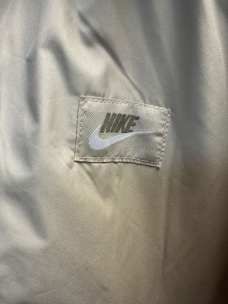 пуховик куртка жіночий Nike