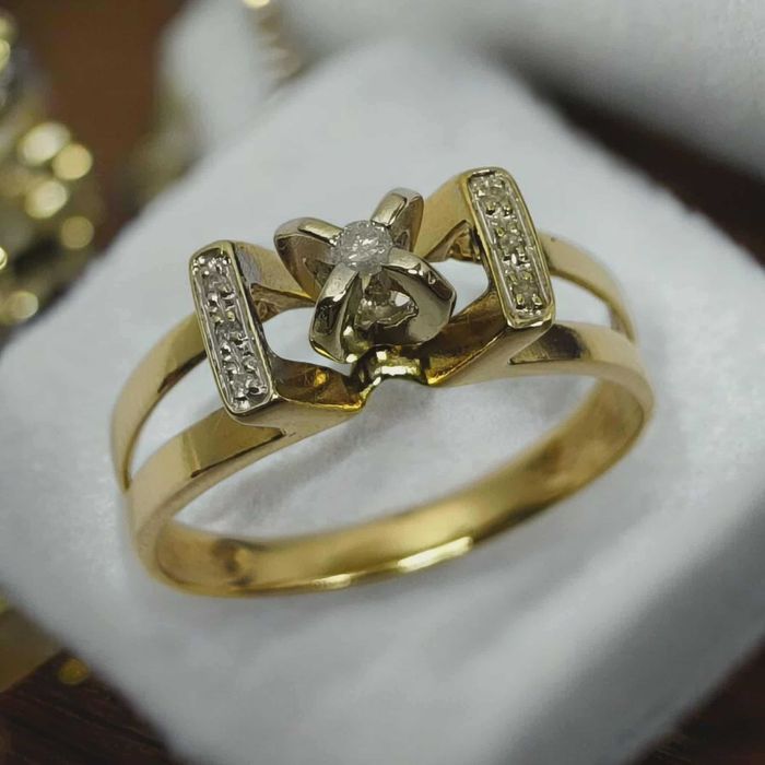 Piękny złoty pierścionek z brylantami w 1,71g p.585 Certyfikat  R.17