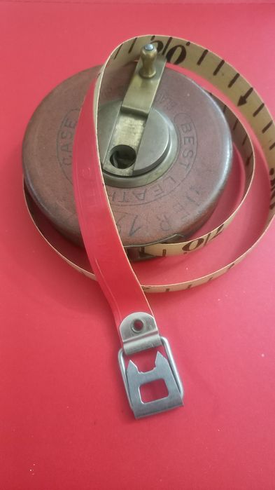 Fita métrica manual.